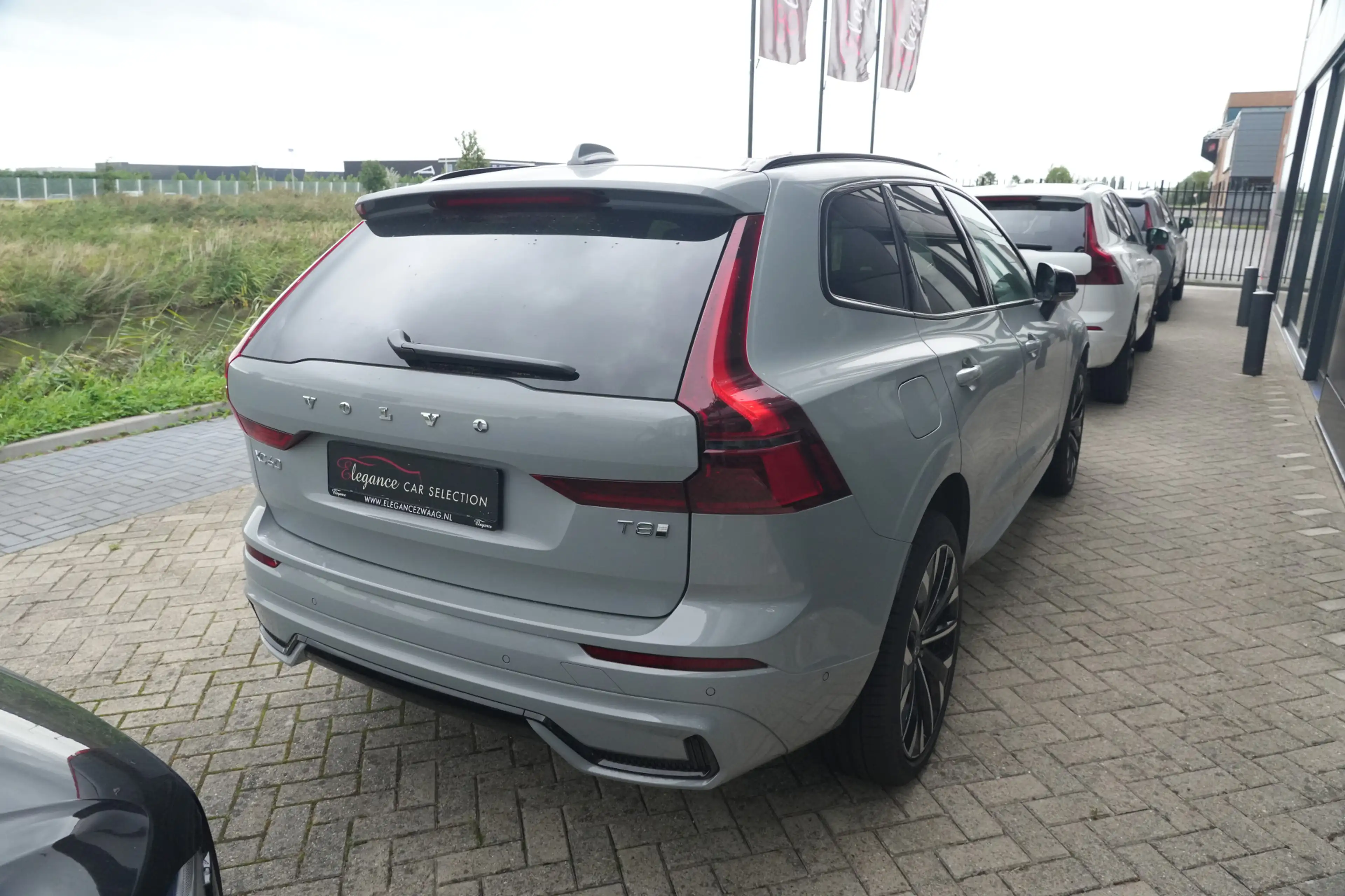 Volvo XC60 2.0 T8 FACELIFT Plug-in hybrid AWD Ultra Dark | 45 — photo 2