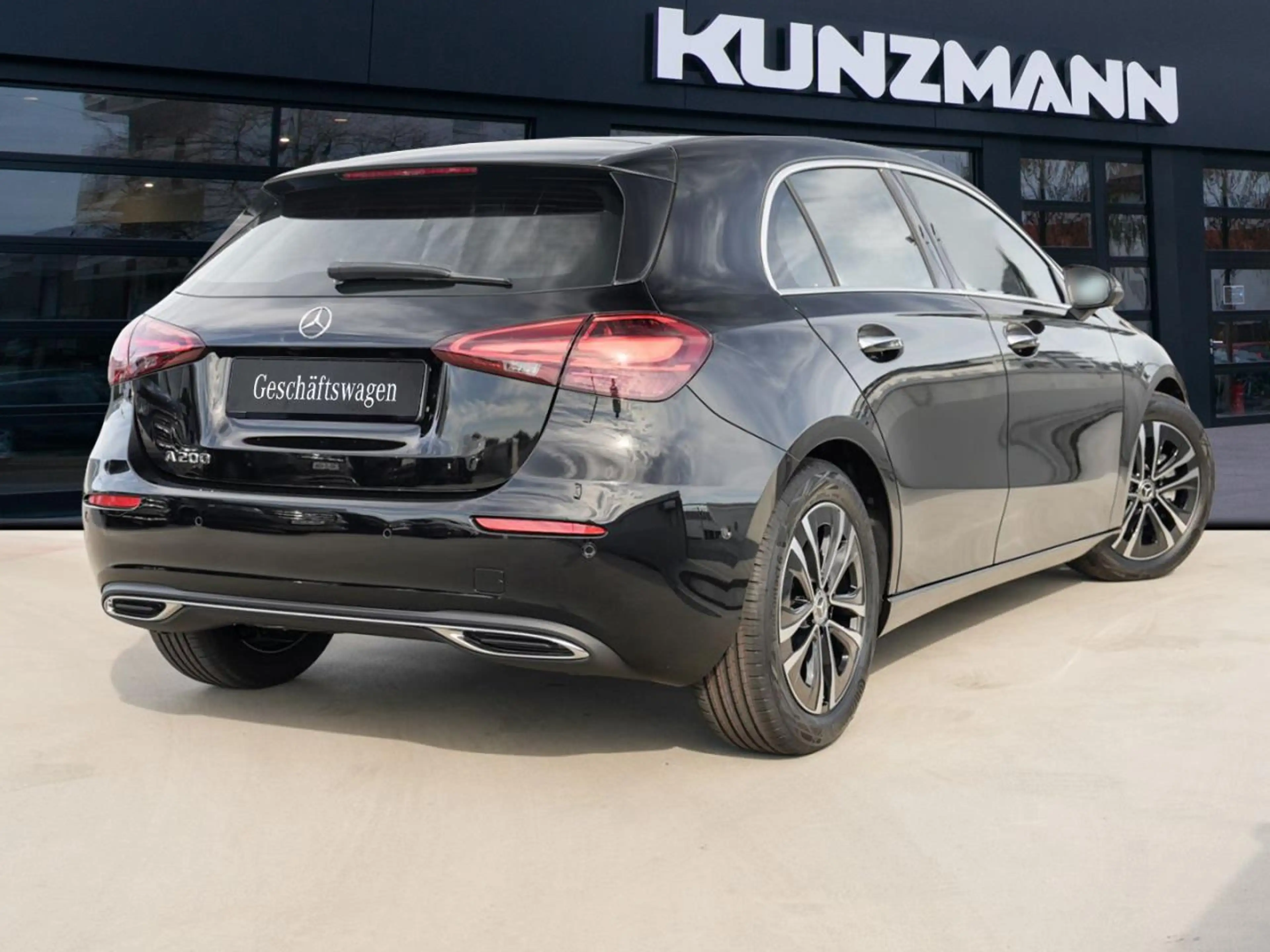 Mercedes-Benz A 200 Progressive Distronic MBUXNavi Kamera — photo 3