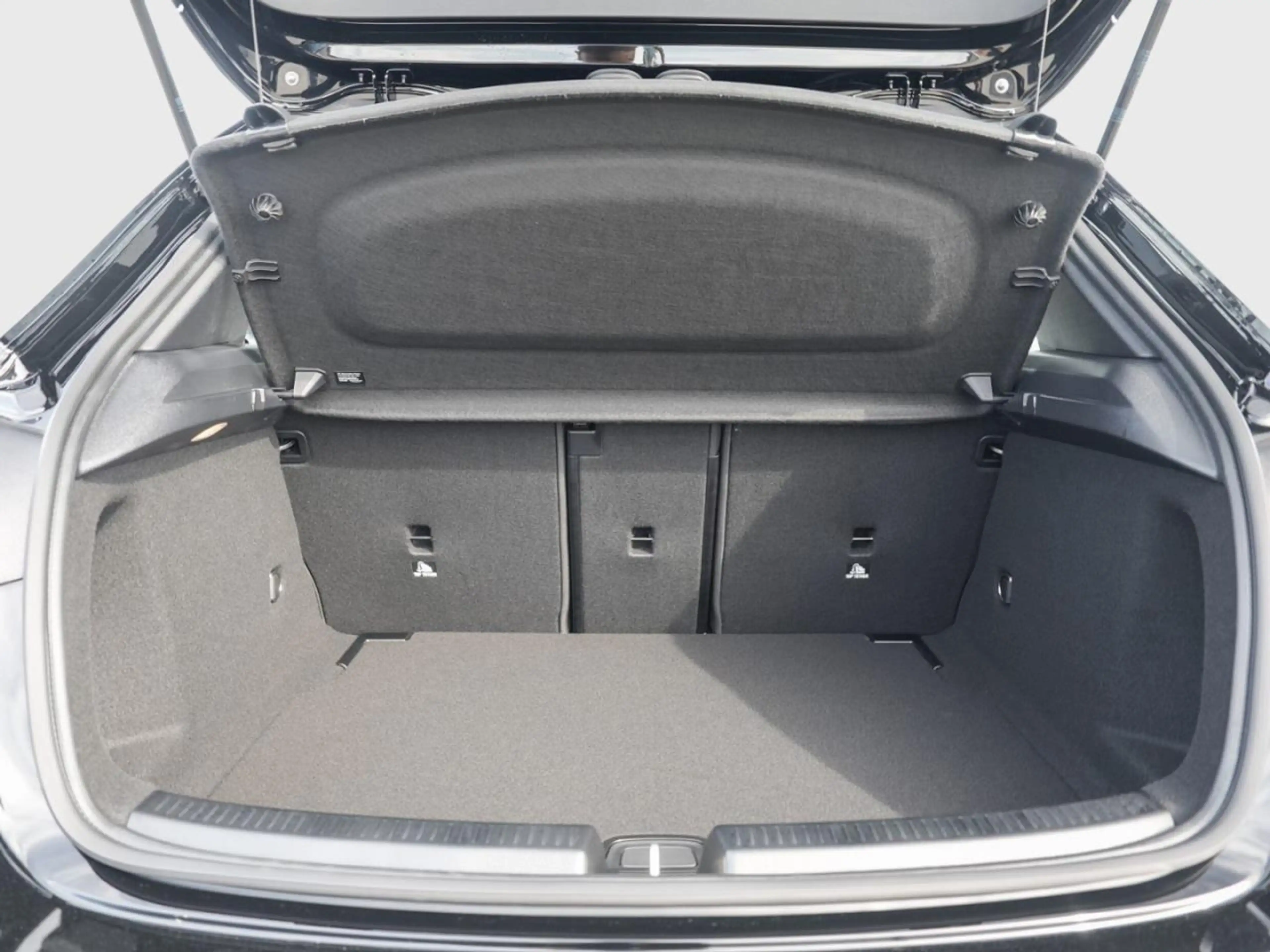 Mercedes-Benz A 200 Progressive Distronic MBUXNavi Kamera — photo 6