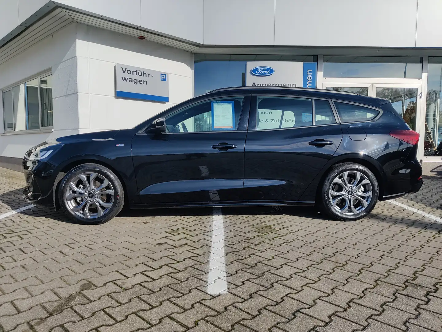 Ford Focus ST-Line Schwarz - 2