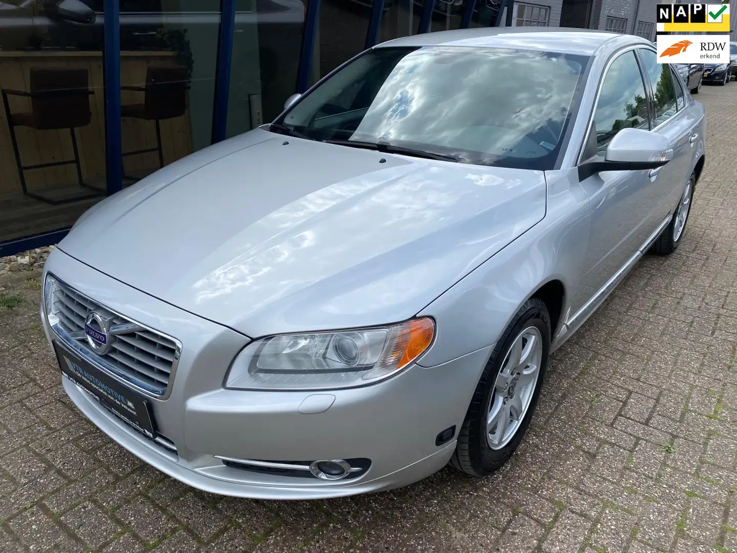 Volvo S80 2.5 FT Momentum 230PK Youngtimer Серебристый - 1
