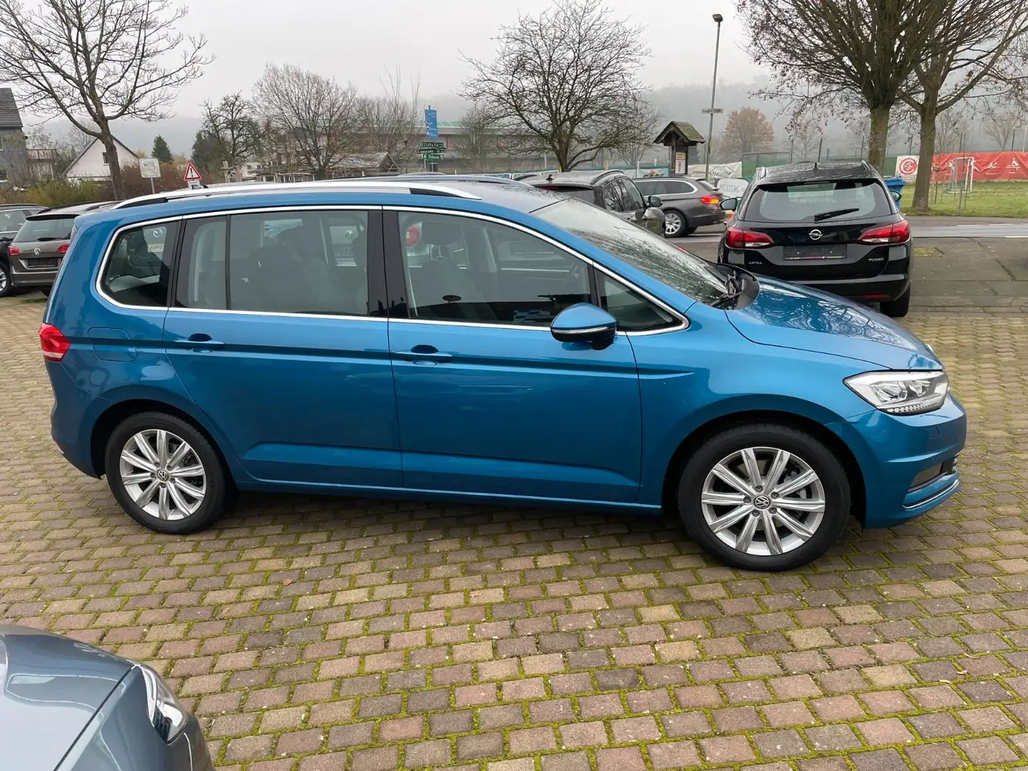 Volkswagen Touran 1,4TSI Highline Navi,DSG,LED,ACC,Tempom Blau - 1