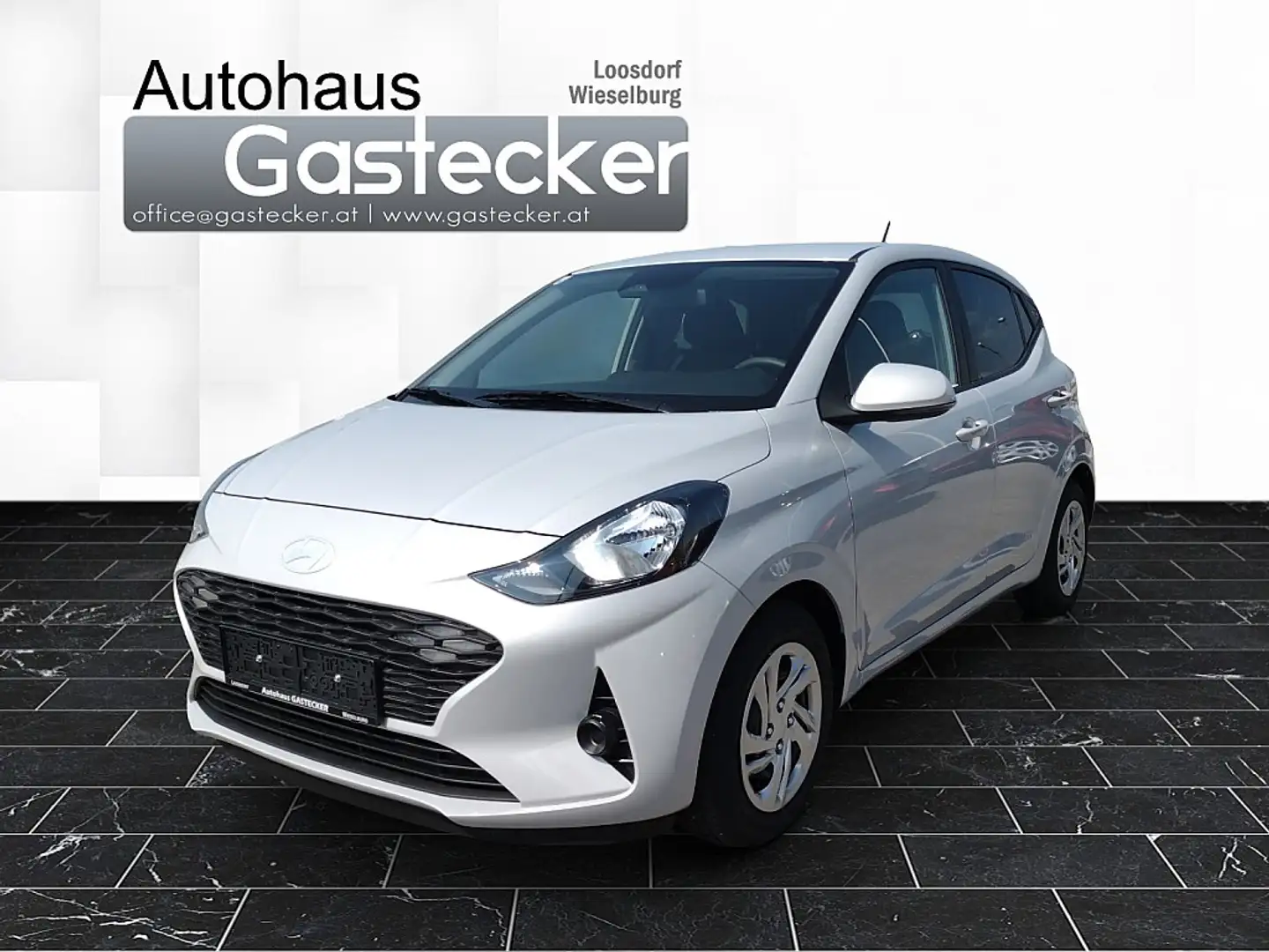 Hyundai i10 1,0 i Line Plus Grau - 1
