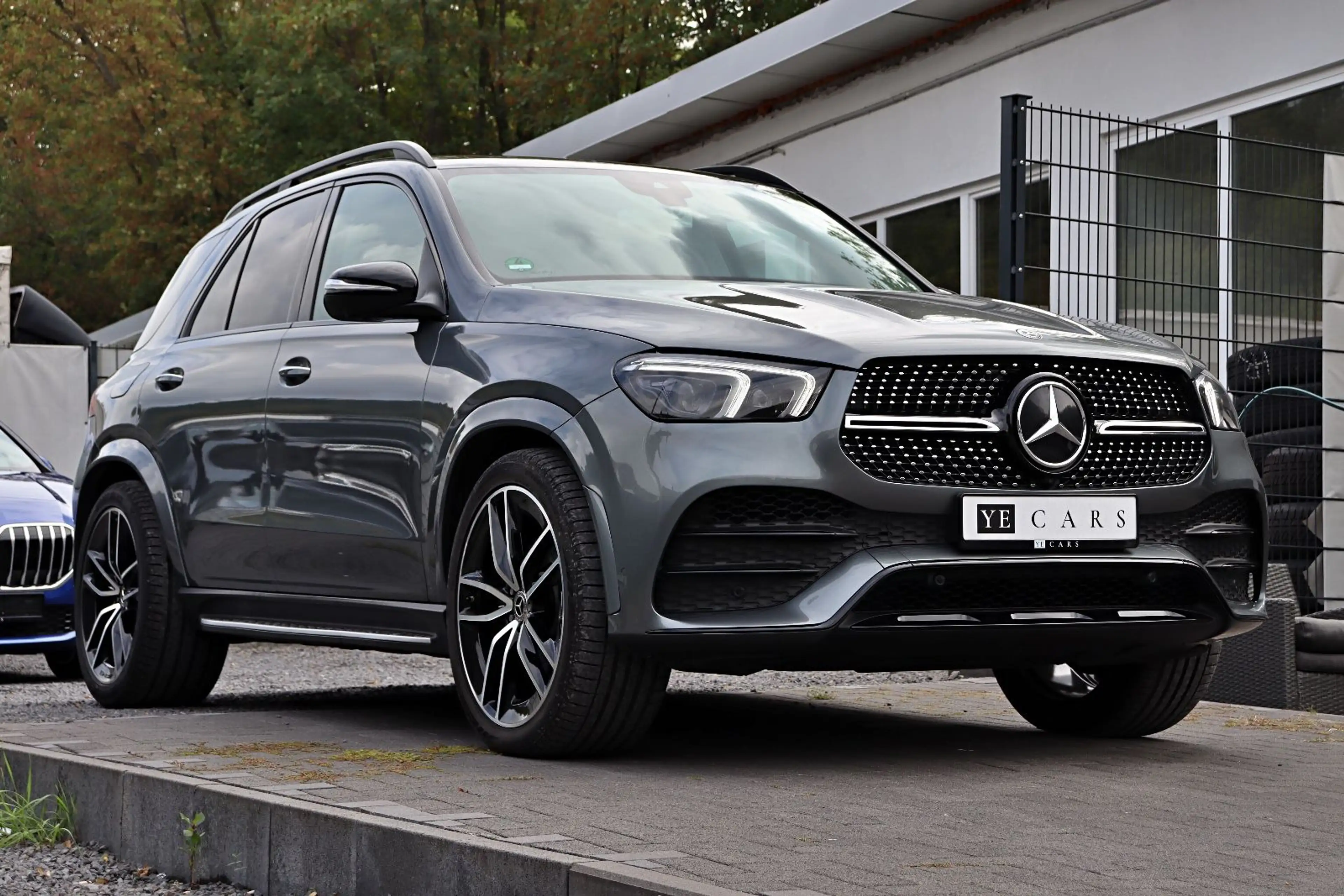 Mercedes-Benz GLE 400 d 4Matic AMG Line *PANO*MULTI-BEAM*360°* — photo 4
