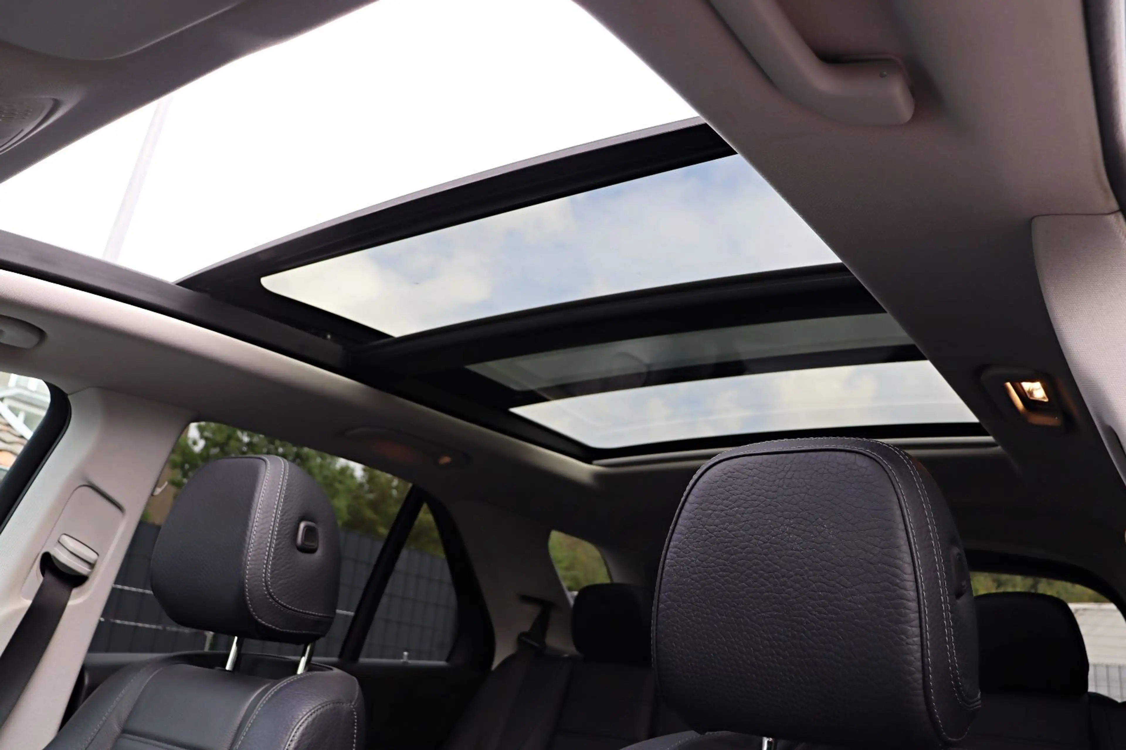 Mercedes-Benz GLE 400 d 4Matic AMG Line *PANO*MULTI-BEAM*360°* — photo 13
