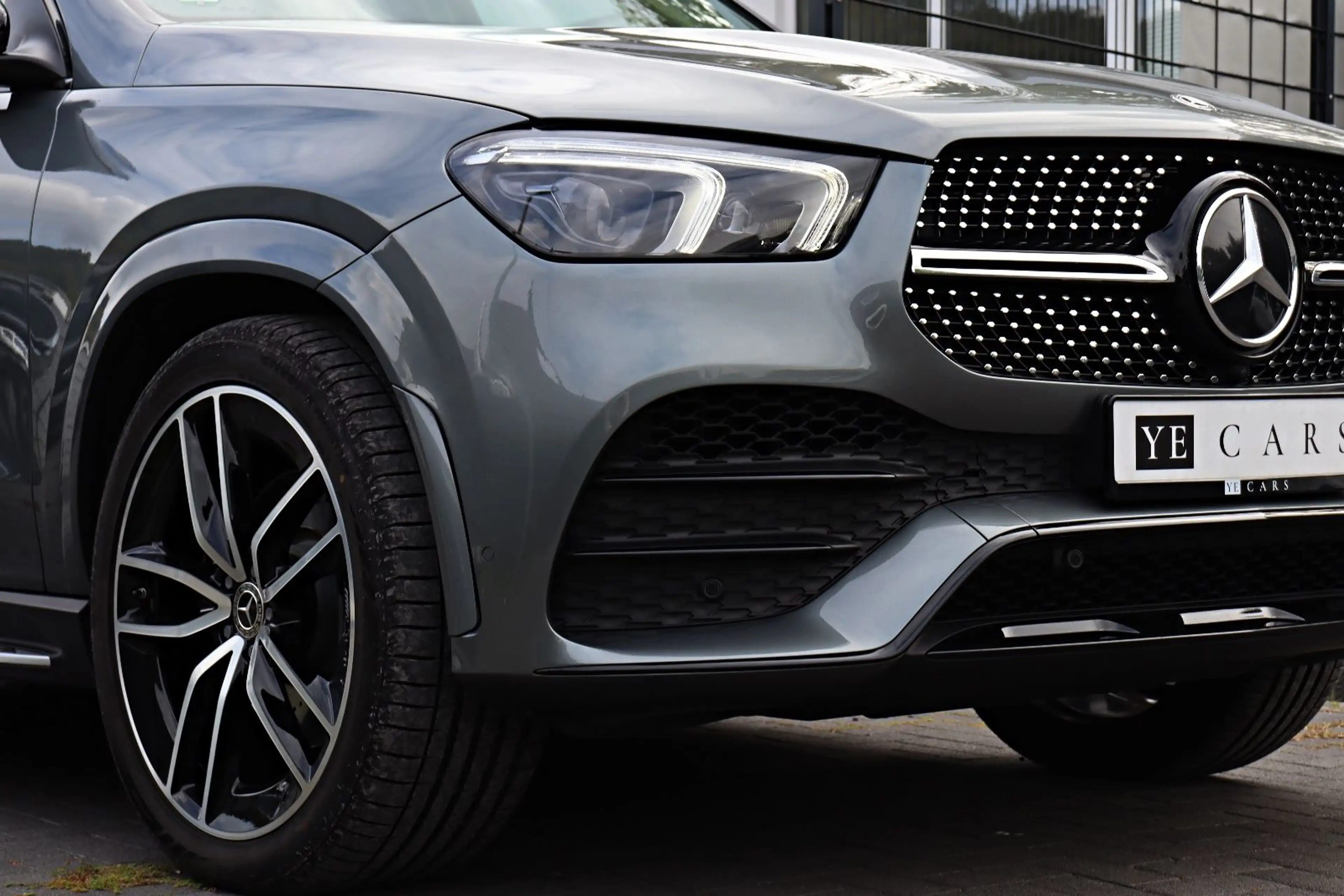 Mercedes-Benz GLE 400 d 4Matic AMG Line *PANO*MULTI-BEAM*360°* — photo 5