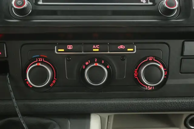 Volkswagen Transporter view 17