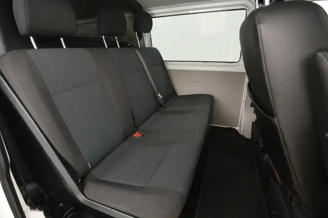 Volkswagen Transporter view 3