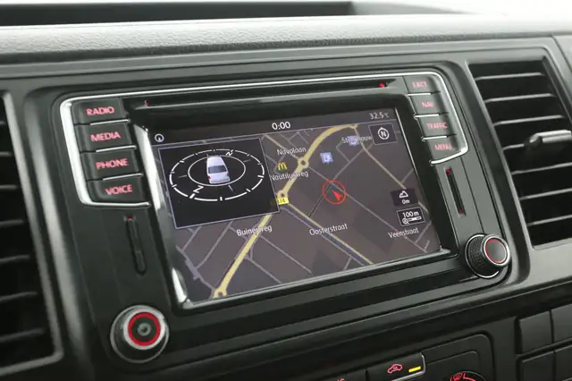 Volkswagen Transporter view 15