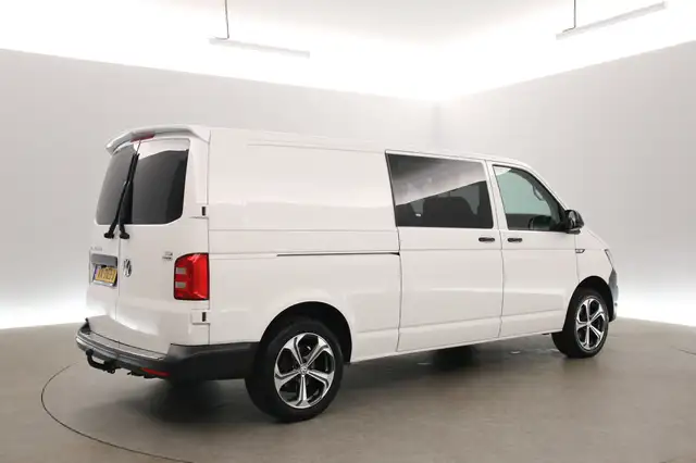 Volkswagen Transporter view 24