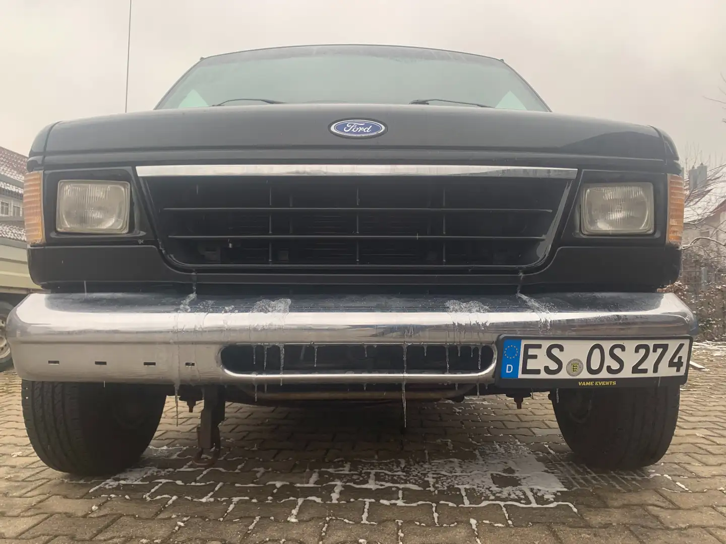 Ford Econoline E-150 Schwarz - 1