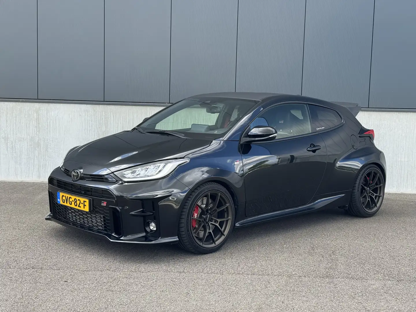 Toyota Yaris 1.6 GR Performance Zwart - 1