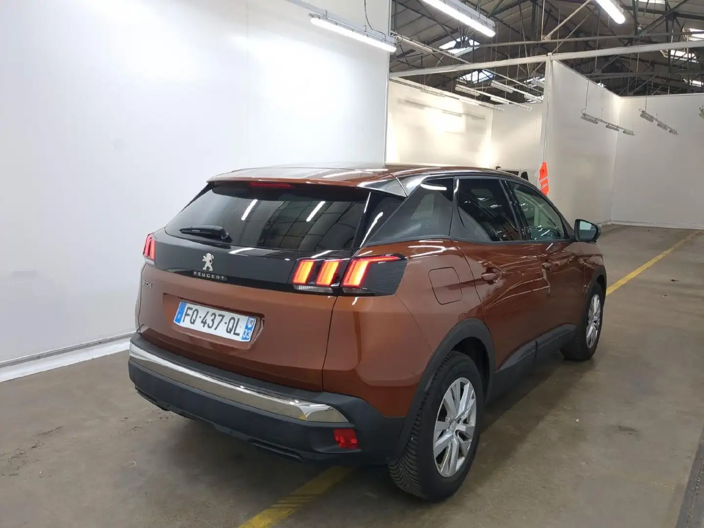 Peugeot 3008 Active 1.2T LED/NAVI/PDC/TEMPOMAT Brown - 2