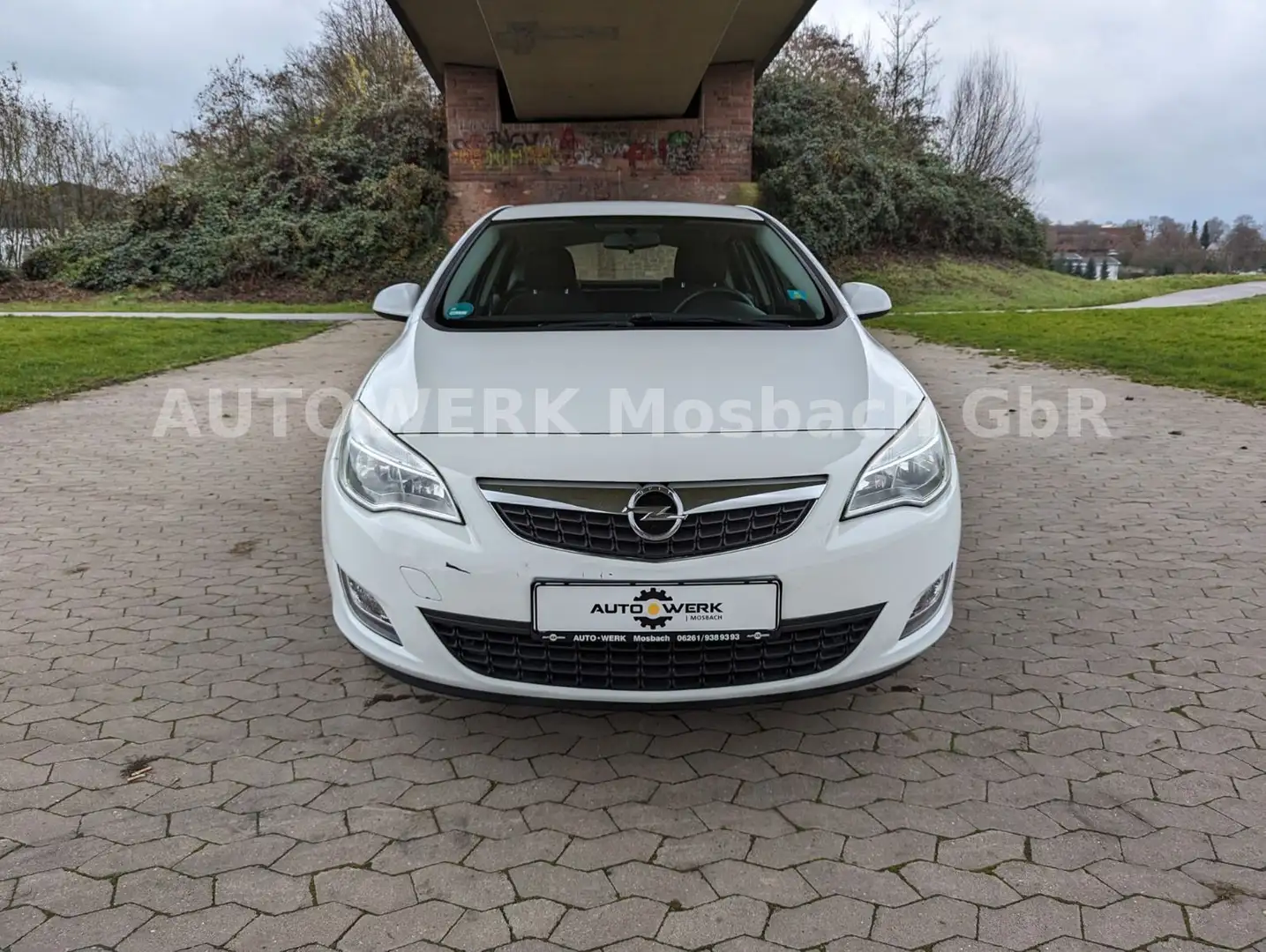Opel Astra J Lim. 5-trg. Design Edition/Tüv Neu/Klima Blanc - 1