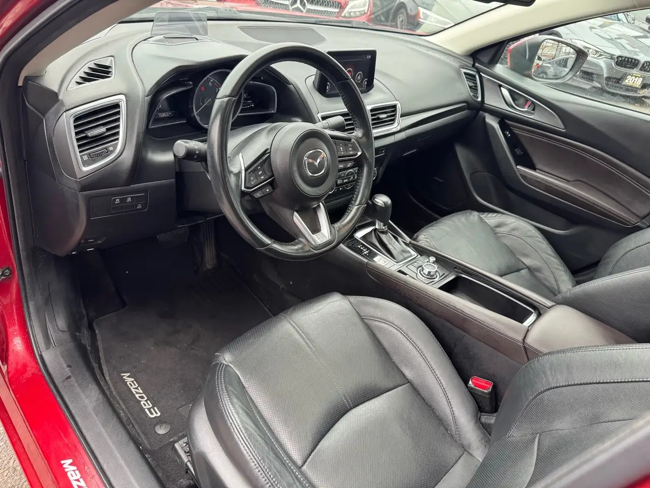 Mazda 3 снимка Mazda 3
