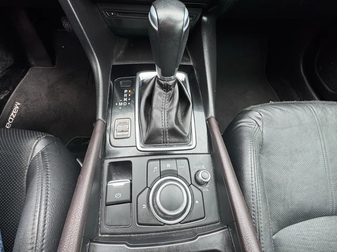 Mazda 3 снимка Mazda 3