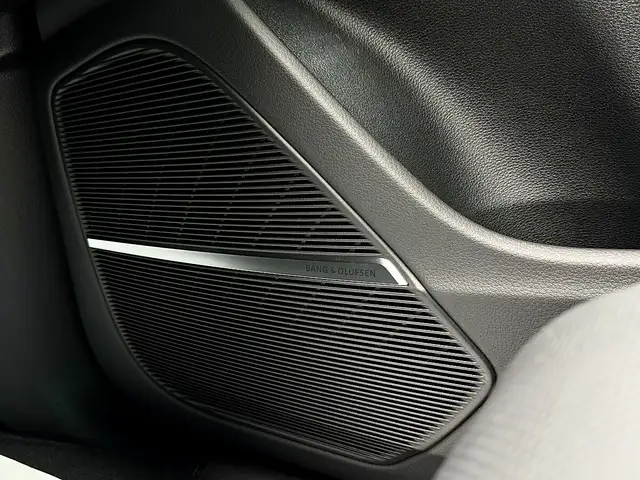 Audi Q8 55 TFSI e PHEV quattro AHK Matrix-LED HeadUp Ba... Ansicht 36