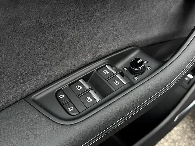 Audi Q8 55 TFSI e PHEV quattro AHK Matrix-LED HeadUp Ba... Ansicht 34