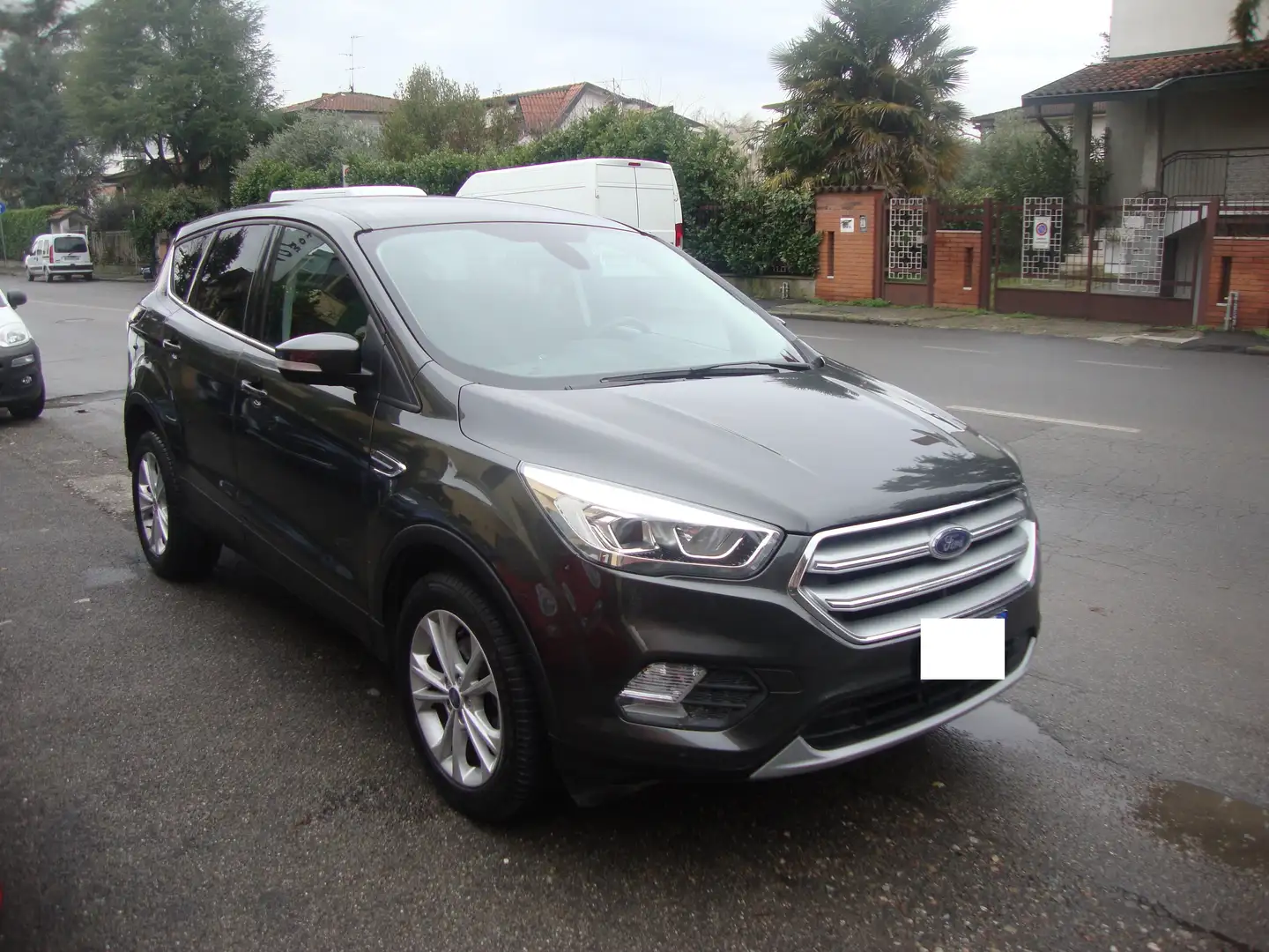 Ford Kuga 1.5 tdci Powershift Titanium euro 6 d-temp Gris - 2