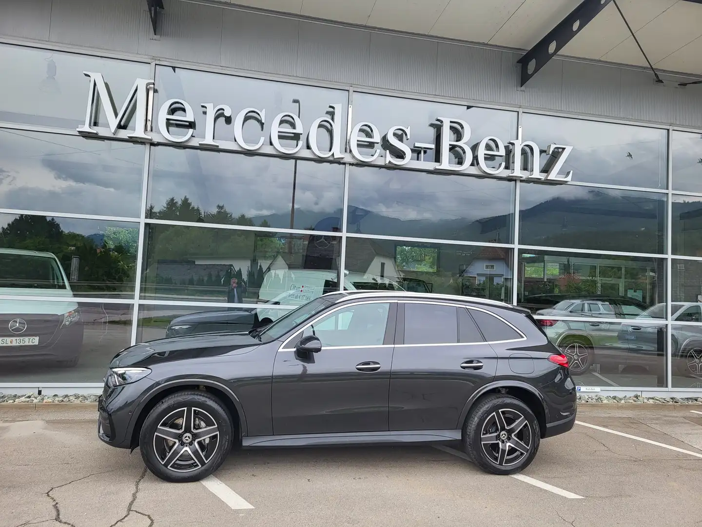 Mercedes-Benz GLC 220 d 4MATIC Aut. Grau - 2