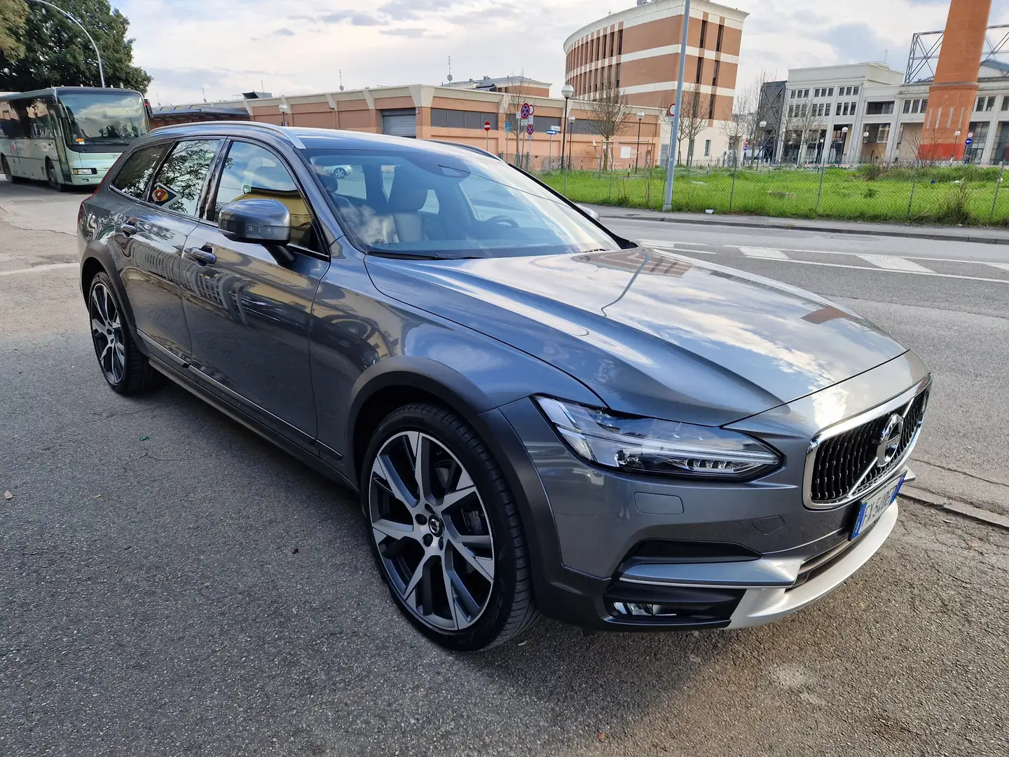 Volvo V90 Cross Country 2.0 d4 Pro awd geartronic Grigio - 2