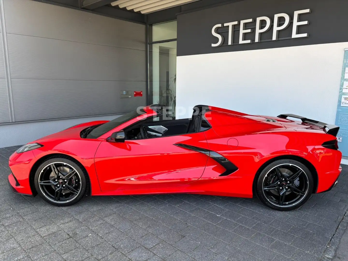 Corvette C8 Stingray 6,2 V8 Convertible 3LT Europamodell Rot - 2