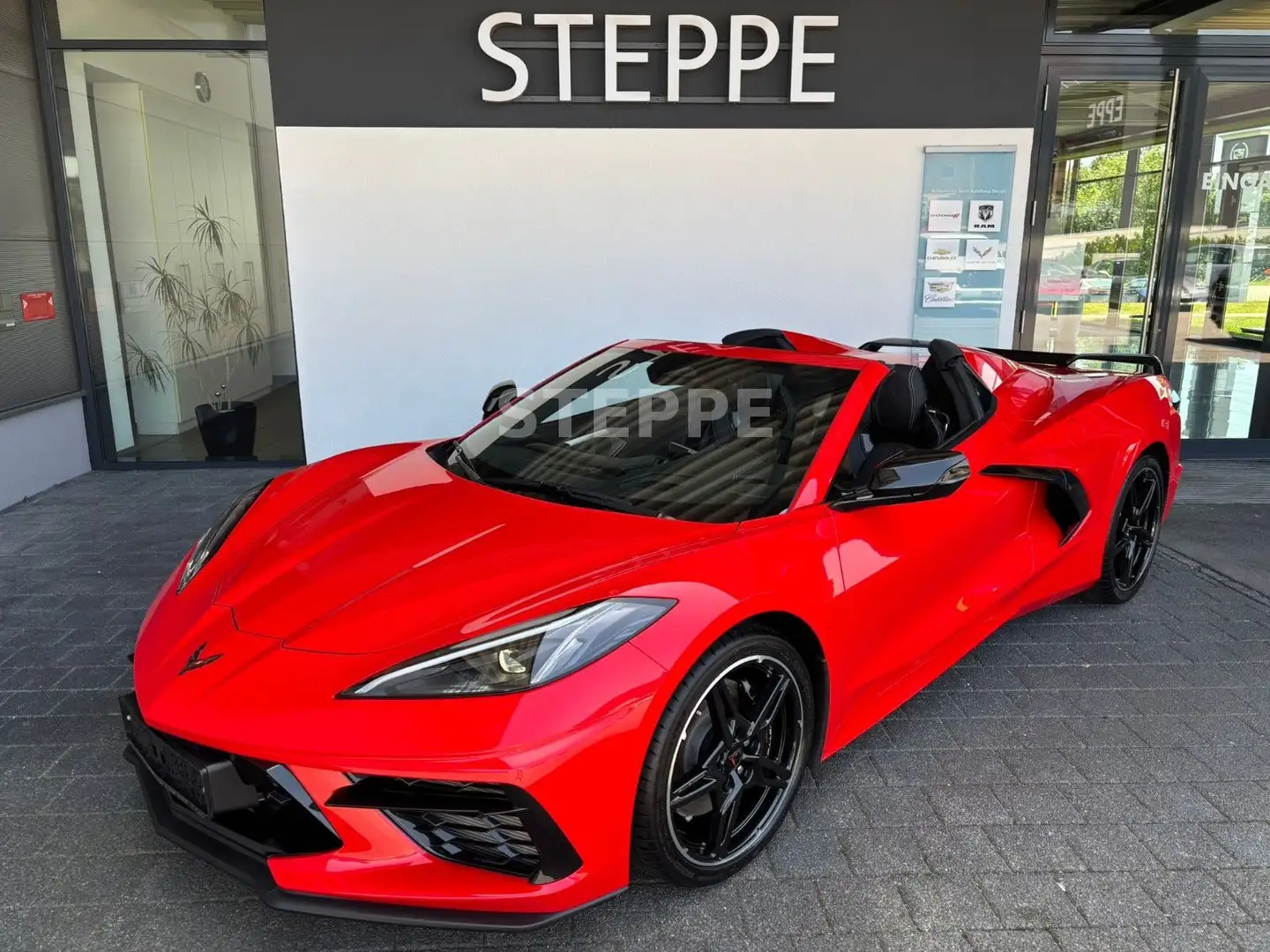 Corvette C8 Stingray 6,2 V8 Convertible 3LT Europamodell Rot - 1
