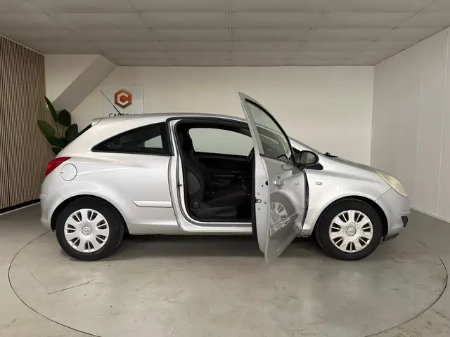 Opel Corsa view 9