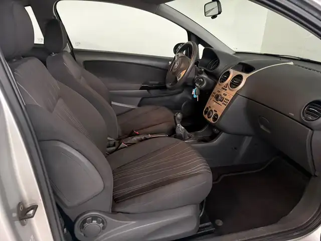 Opel Corsa view 13