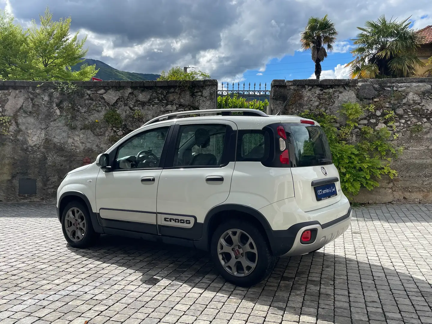 Fiat Panda 1.0 City Cross Plus Hybrid bijela - 2