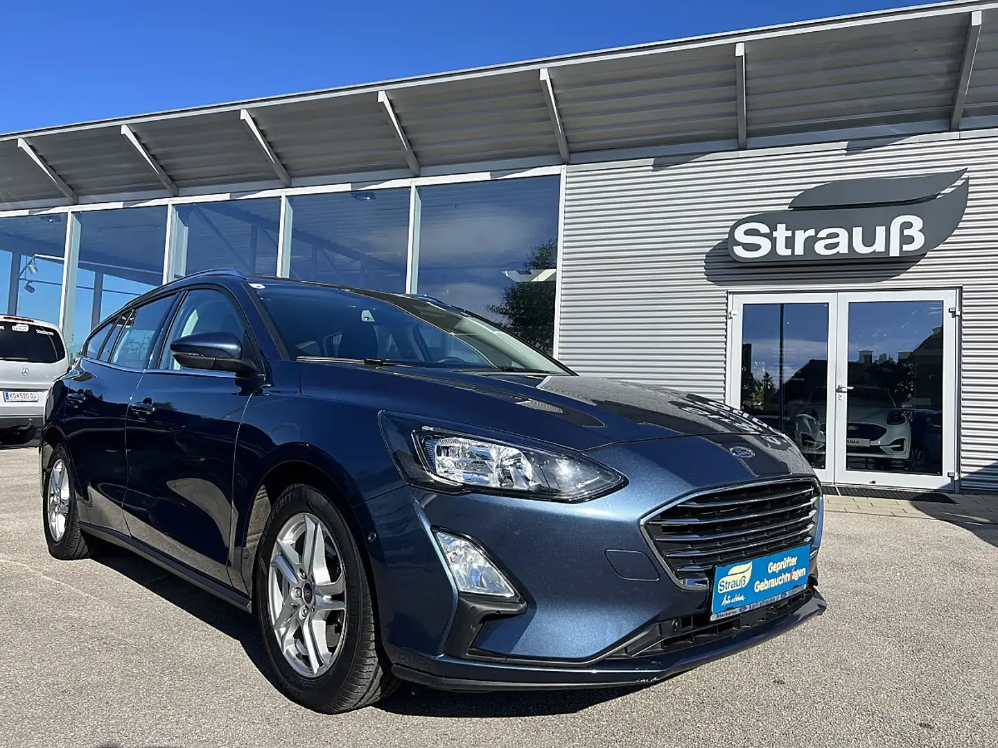 Ford Focus Traveller 1,5 EcoBlue Cool & Connect Blau - 1