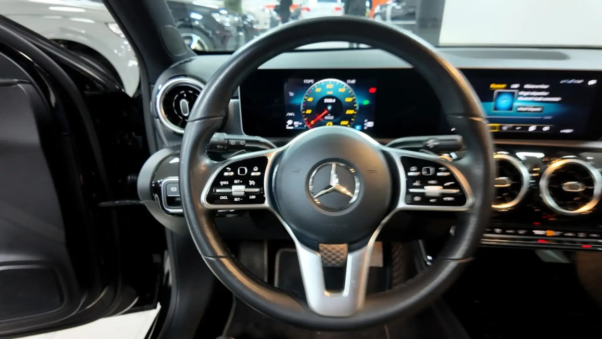 Mercedes-Benz A 200 200d 8G-DCT Schwarz - 2