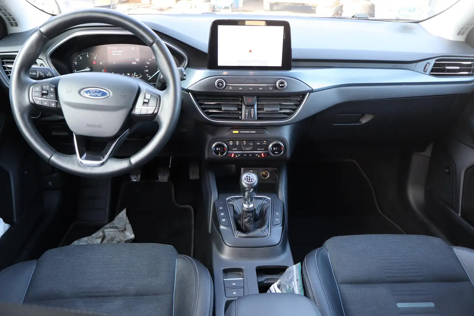 Ford Focus 1.0 EcoBoost Active Business (NL auto), Navigatie, Weiß - 2
