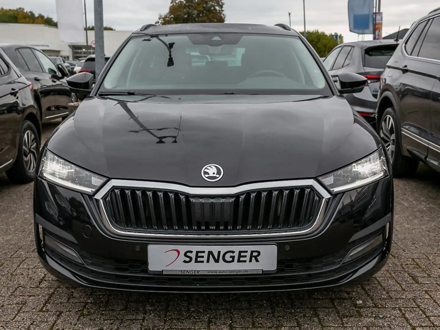 Skoda Octavia 2.0 TDI Ambition DSG Nav PDC SHZ Schwarz - 2