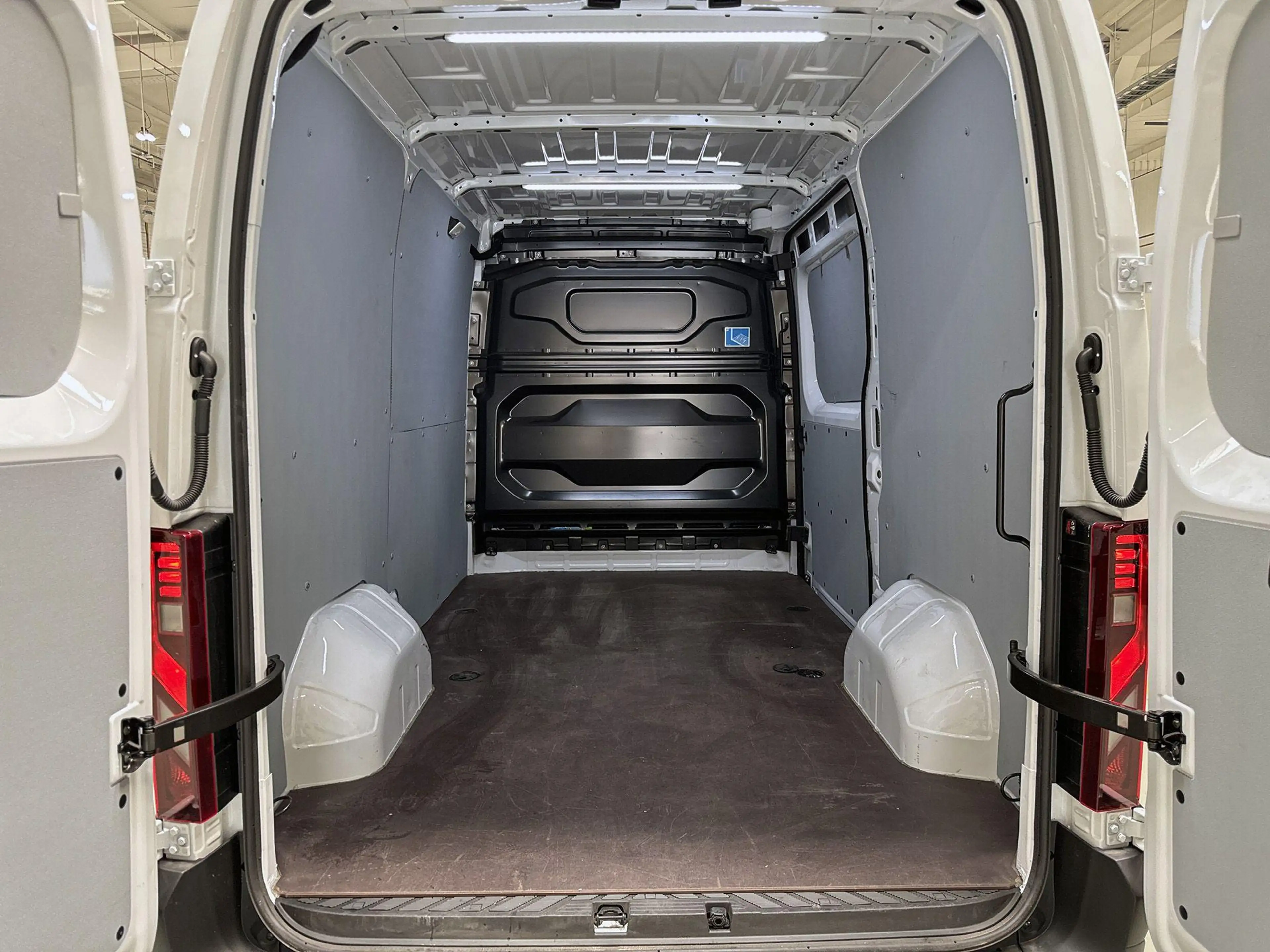 Nissan Interstar Interstar-e L2H2 Limited 87 kWh Lat om Lat | Houte — photo 9