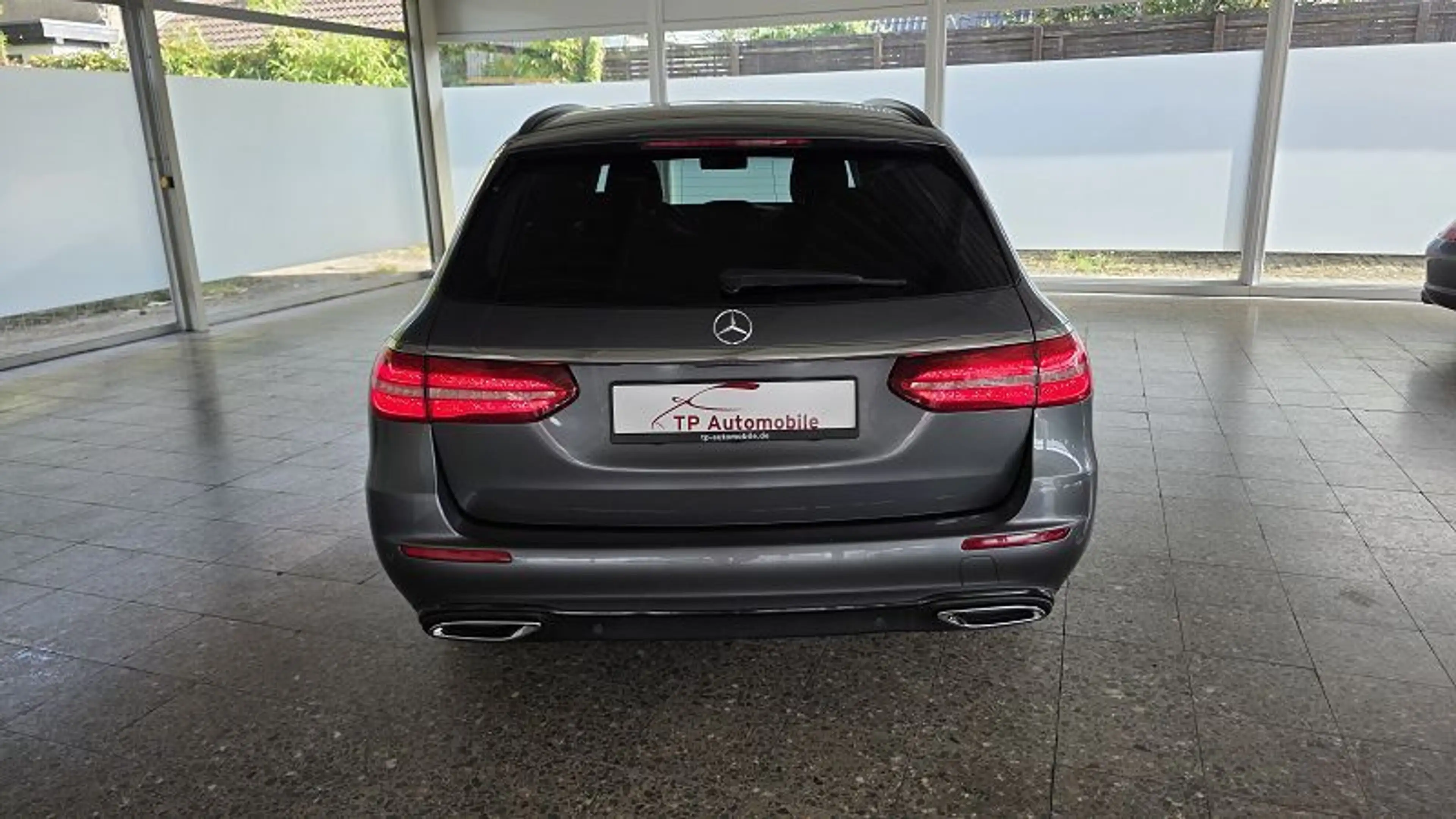 Mercedes-Benz E 220 LED*Nav*ESD*SH*Park+Kam*Tot*AHK*Night — photo 6