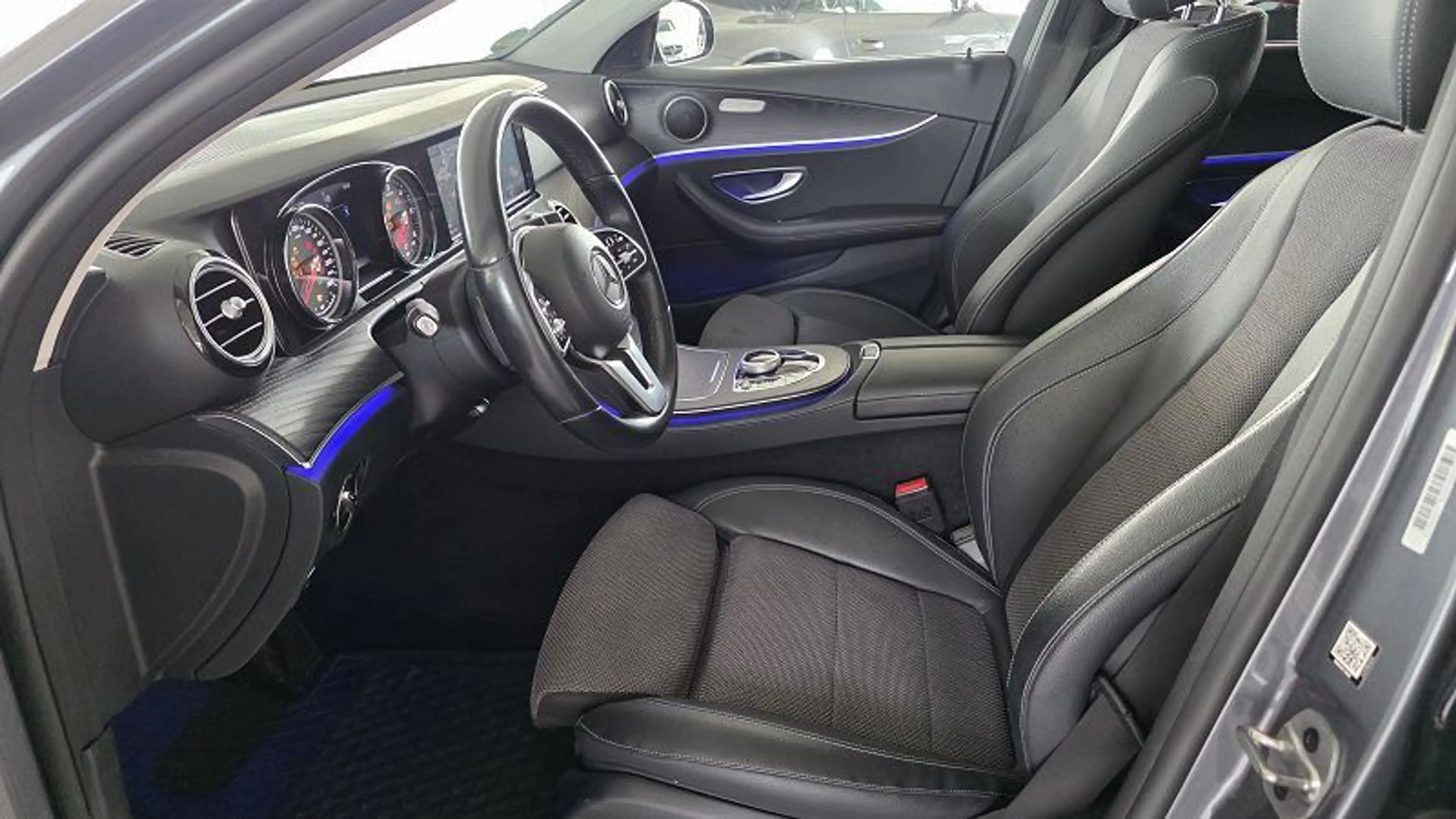 Mercedes-Benz E 220 LED*Nav*ESD*SH*Park+Kam*Tot*AHK*Night — photo 9