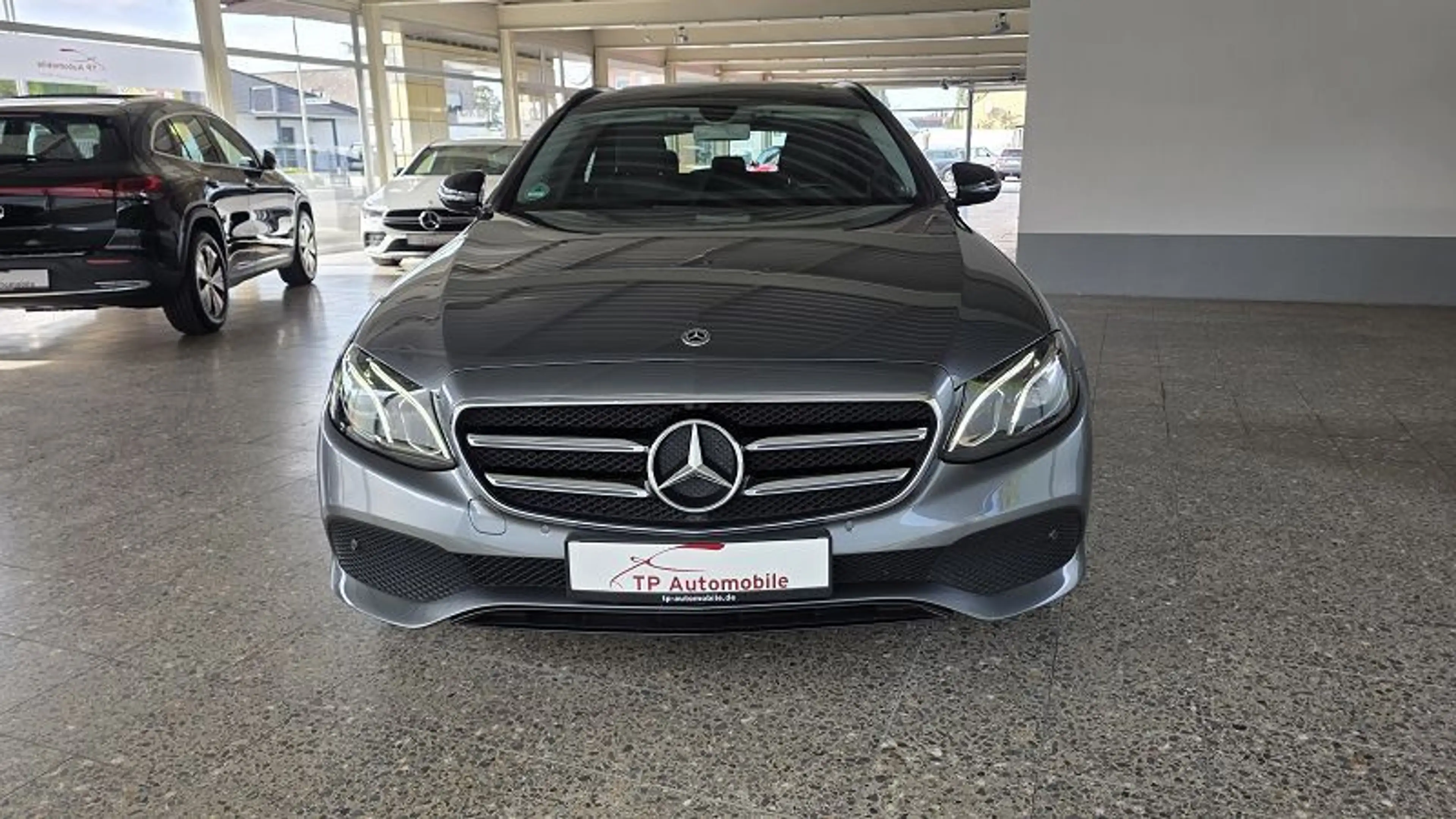 Mercedes-Benz E 220 LED*Nav*ESD*SH*Park+Kam*Tot*AHK*Night — photo 2