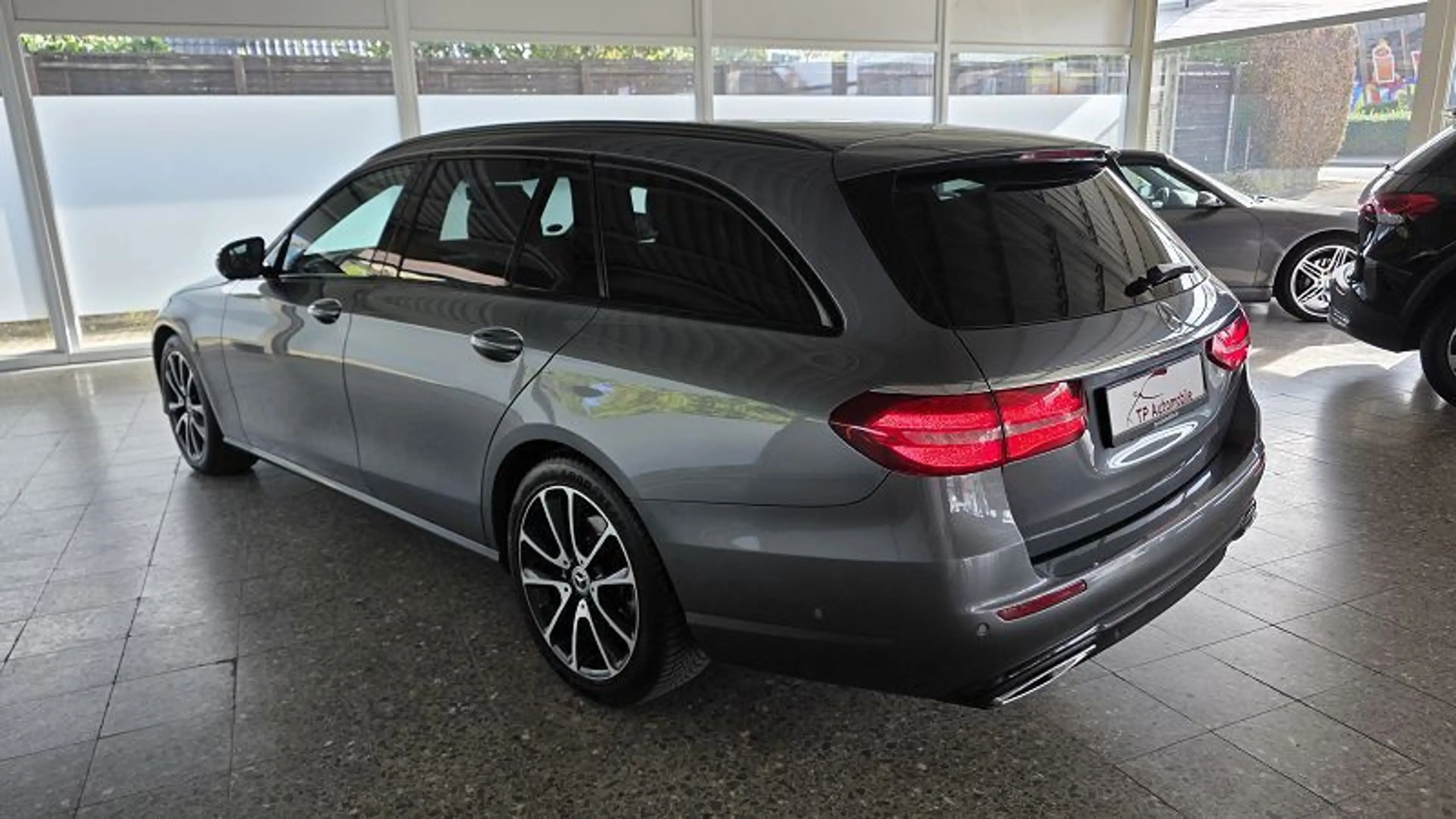 Mercedes-Benz E 220 LED*Nav*ESD*SH*Park+Kam*Tot*AHK*Night — photo 7