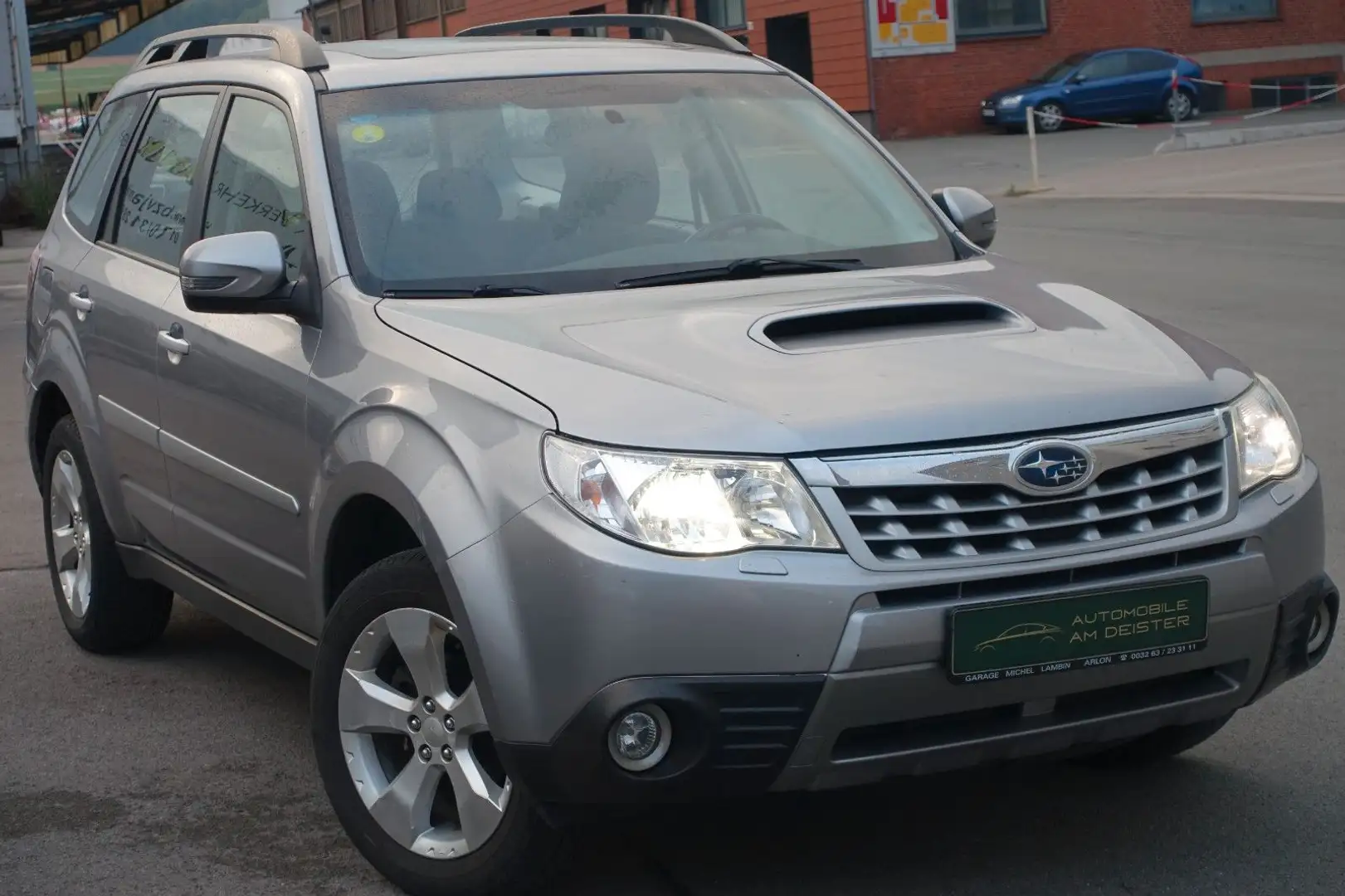 Subaru Forester Comfort*4x4 ALLRAD*XENON*AHK*RFK*PANORA Grau - 1