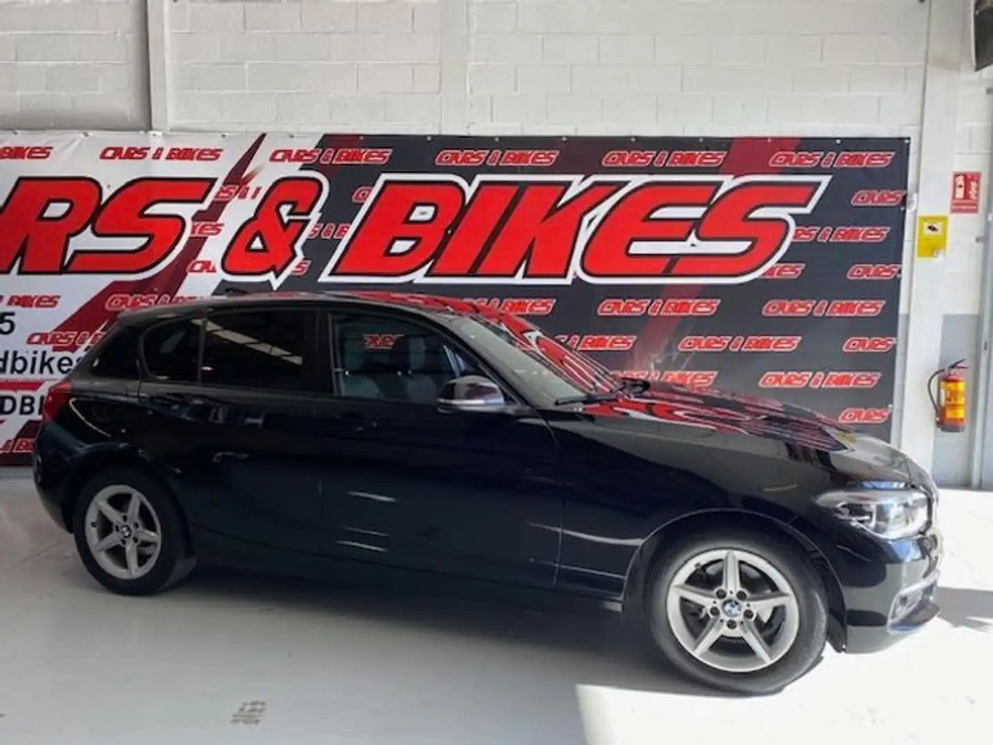 BMW 116 118D Schwarz - 2