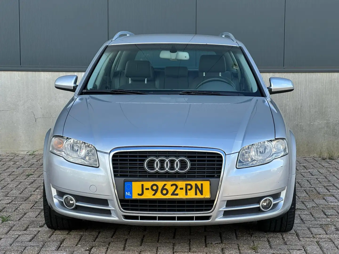 Audi A4 Avant 2.0 Advance AUTOMAAT PDC/NAVI/BLUETOOTH/TREK Grijs - 2