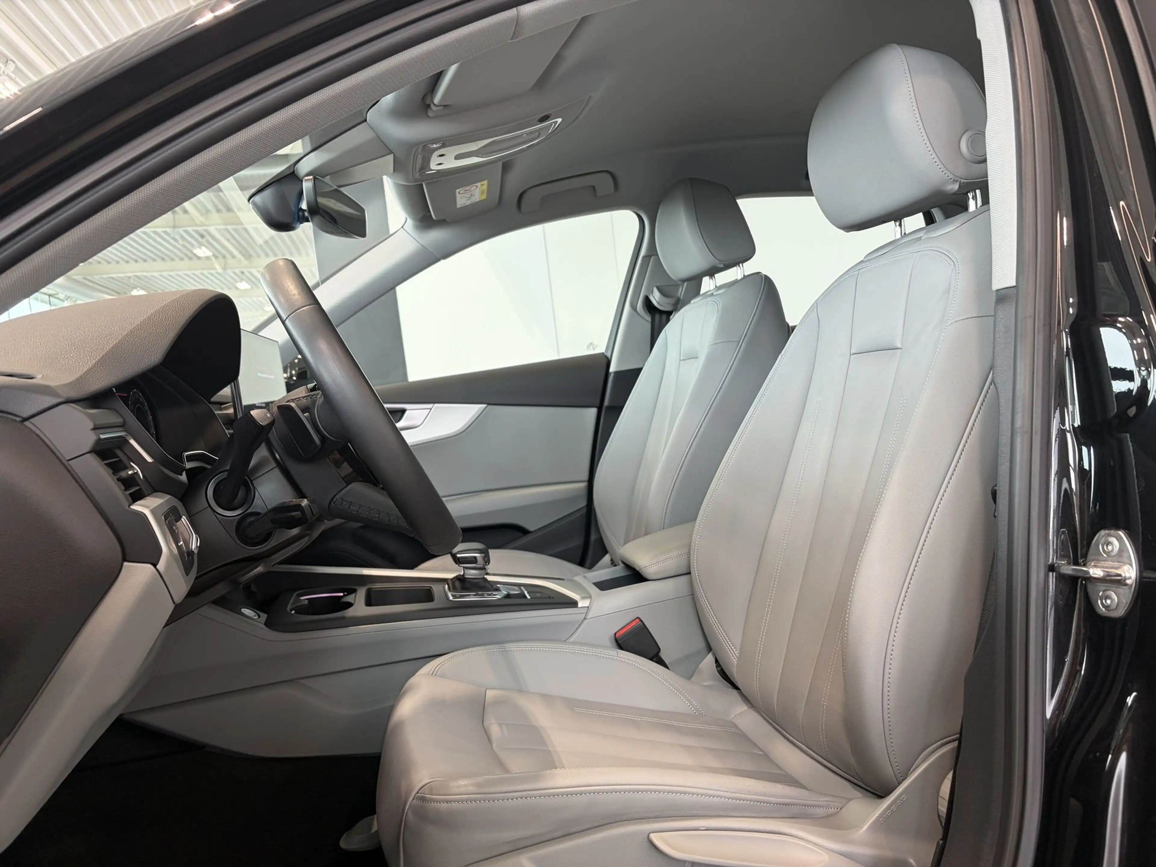 Audi A4 Apple Carplay - Android Auto / Camera / Zetelverwarming / Sfeerverlichting / — photo 12