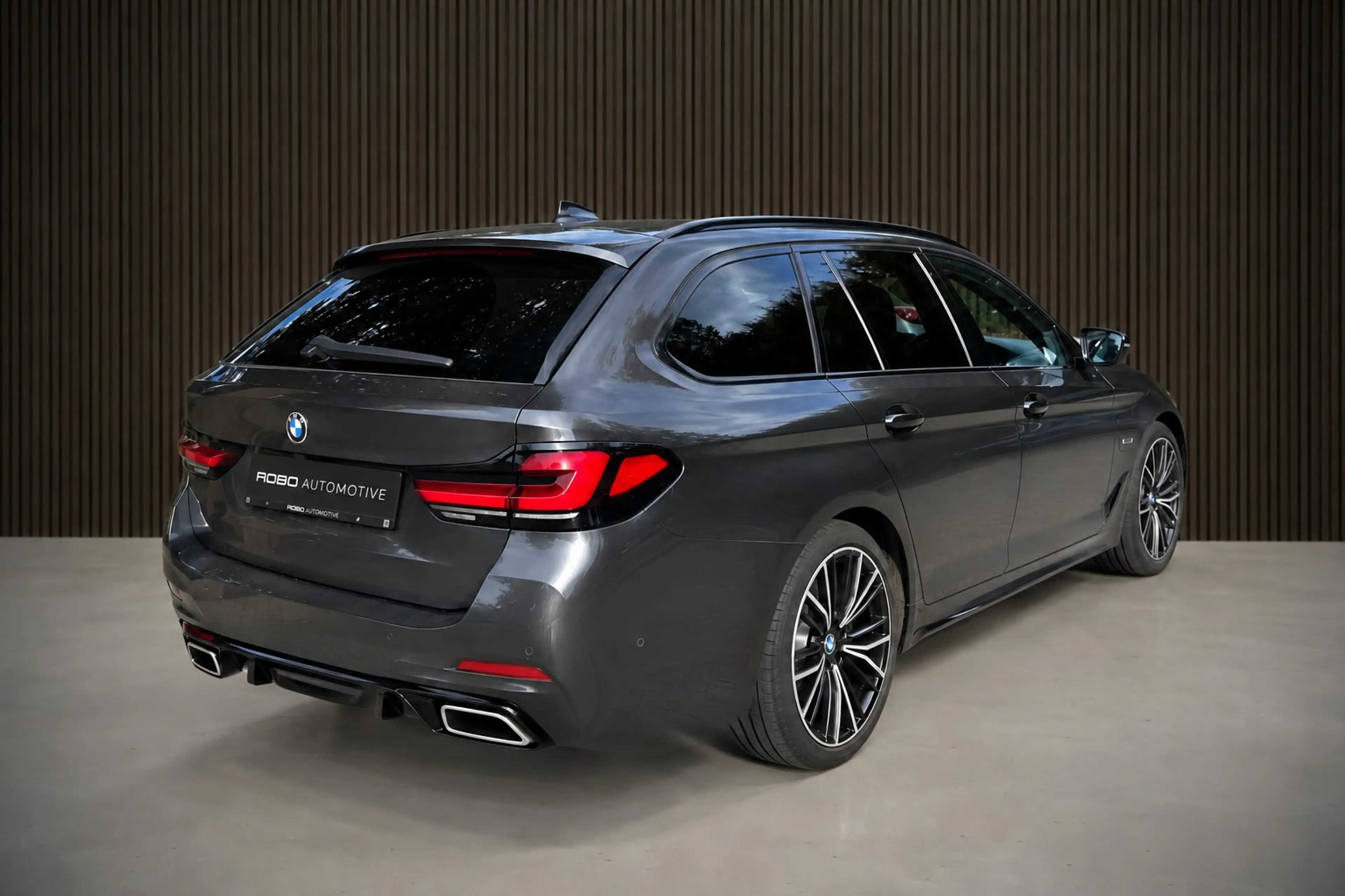 BMW 530 5-serie Touring 530e xDrive Business Edition Plus — photo 2