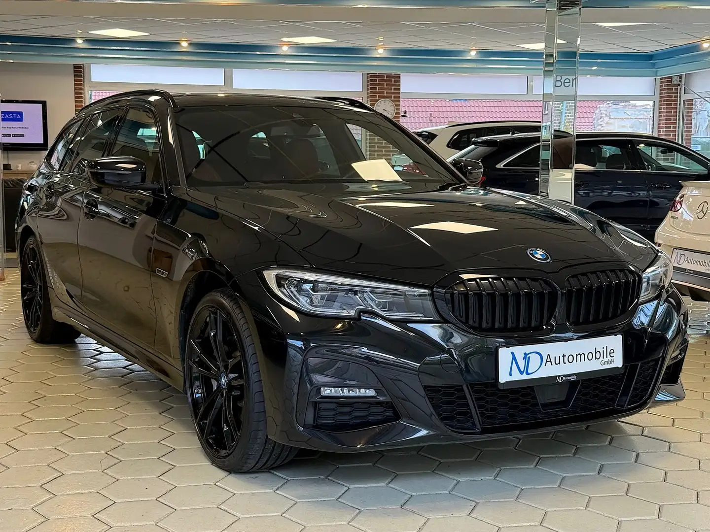 BMW 330 e xD M-Sport R.kam Pano Laser Assistentsystem Schwarz - 1