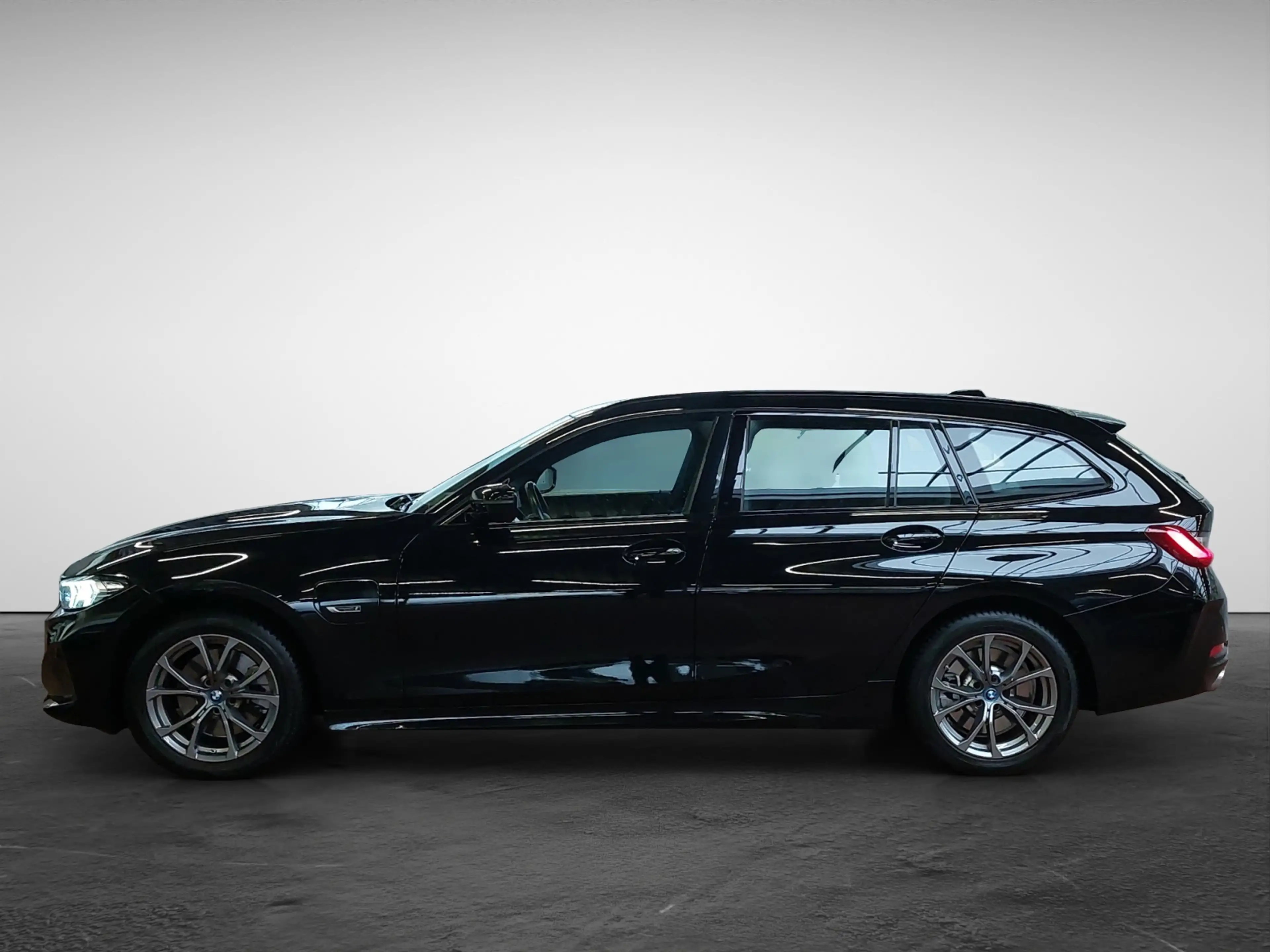 BMW 320 e Touring 320 e — photo 3