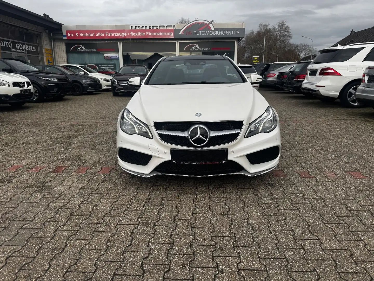 Mercedes-Benz E 500 Coupe AMG PANO VOLL DE-Fahrzeug H&K KAMERA Weiß - 2