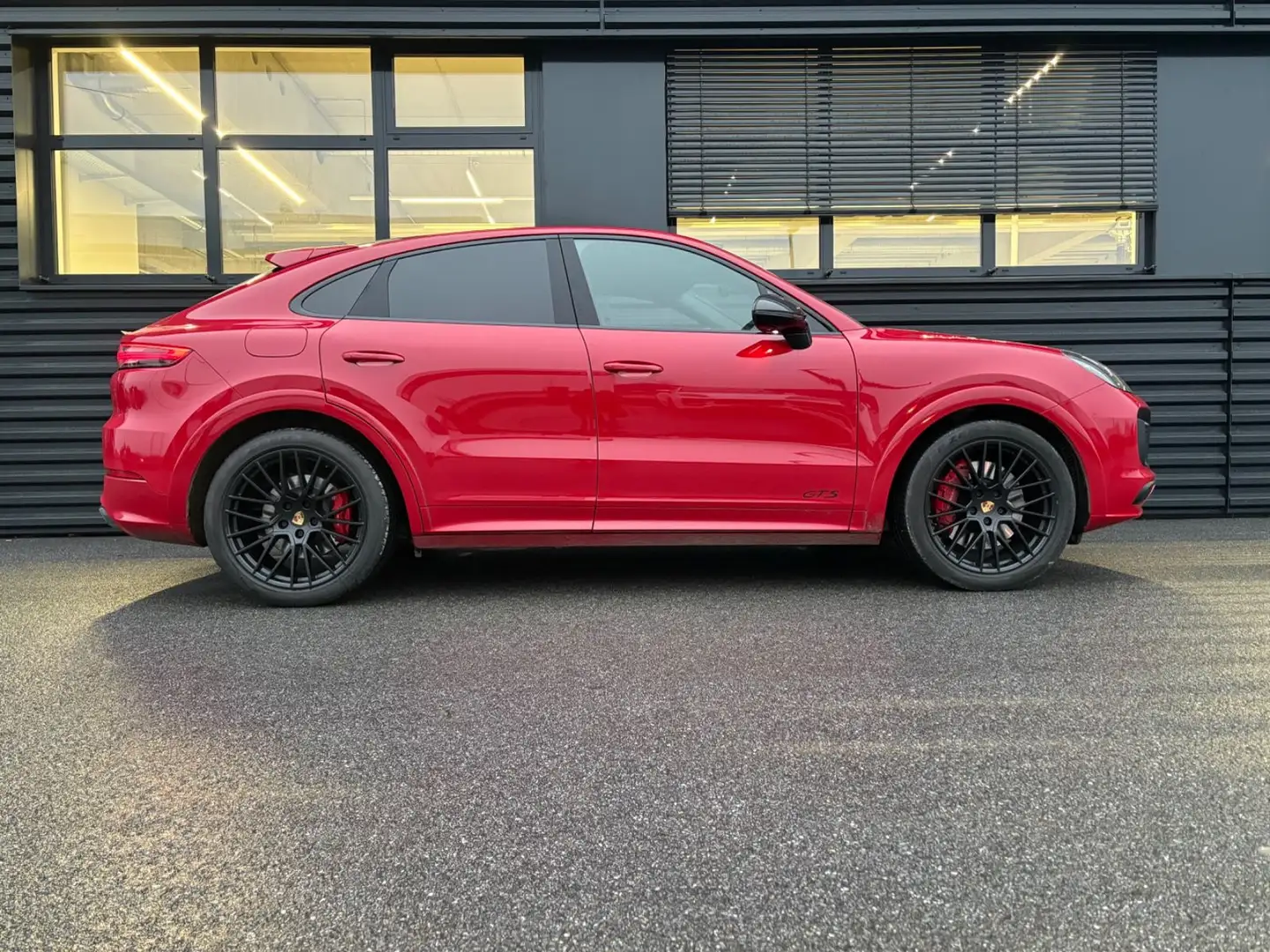 Porsche Cayenne GTS Coupe-HEAD UP-KAMINROT-1.HAND Rot - 1