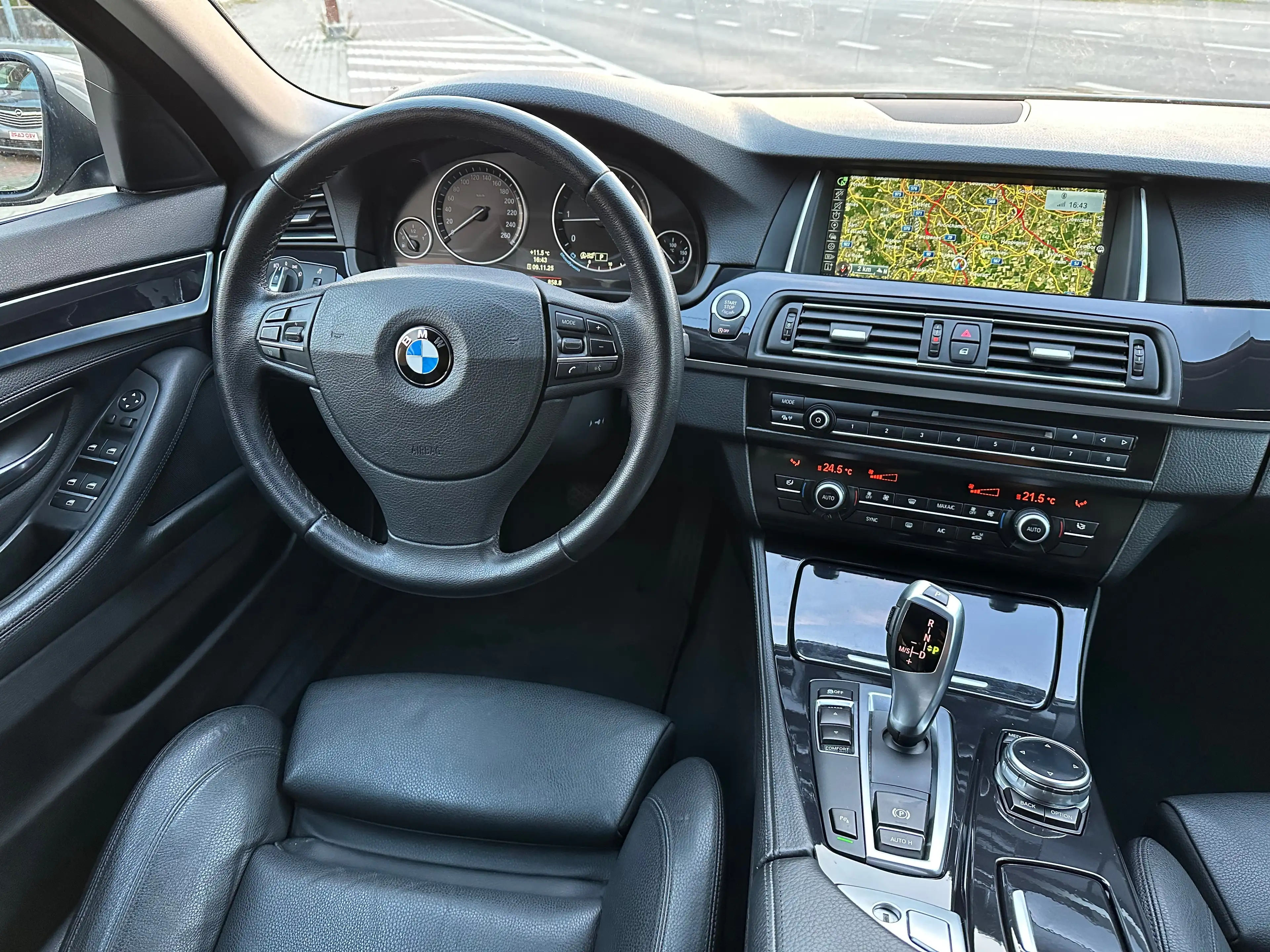 BMW 520 dA Auto. Euro 6B / GPS LED Cuir Capteurs Cruise — photo 10