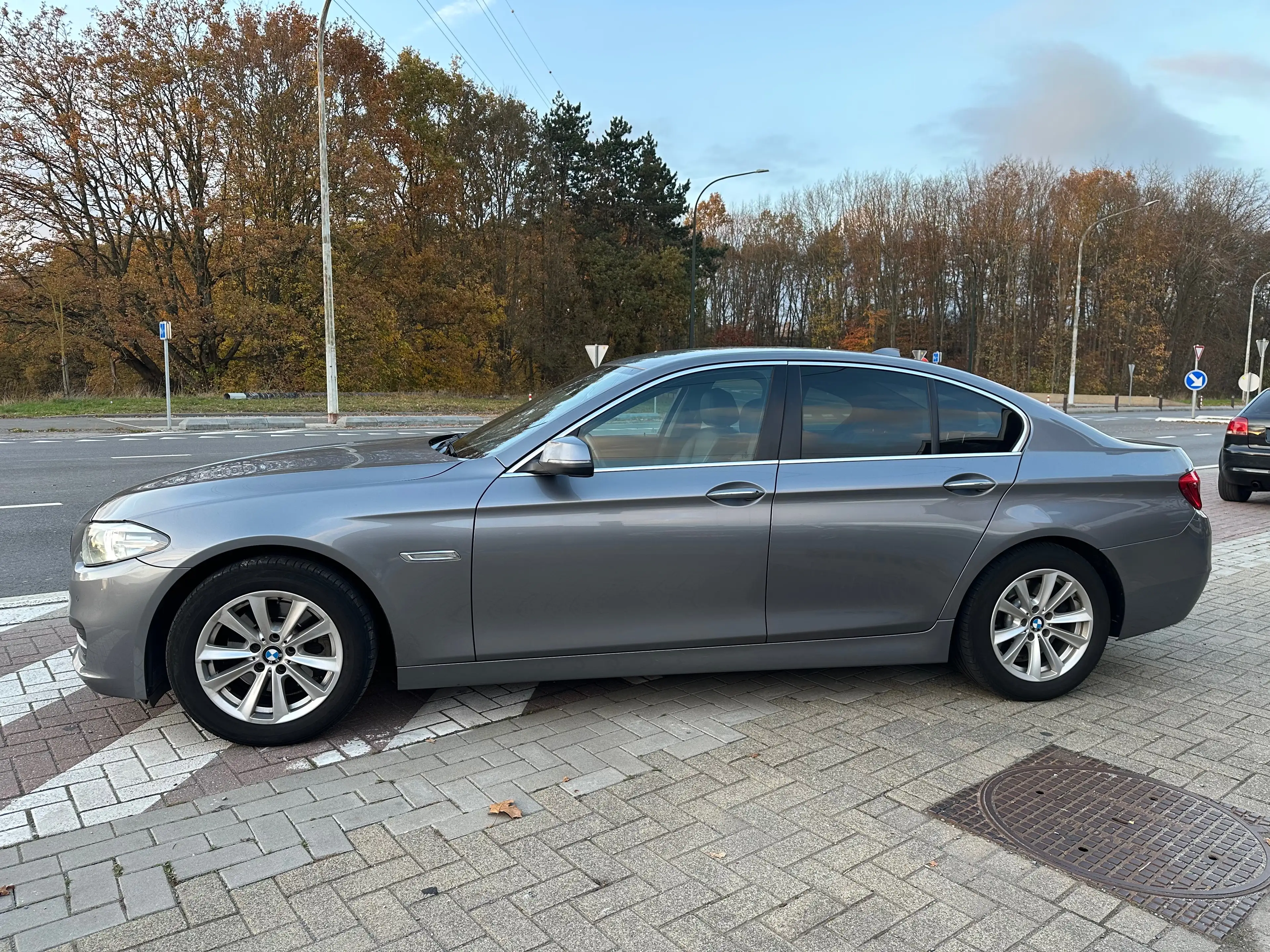 BMW 520 dA Auto. Euro 6B / GPS LED Cuir Capteurs Cruise — photo 6